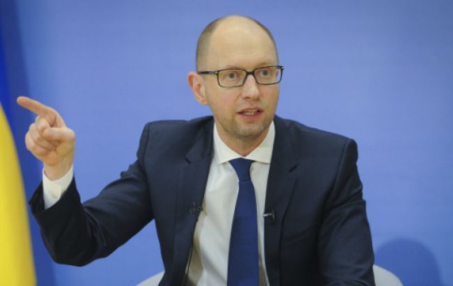 Яценюк доручив провести навчання з пожежогасіння