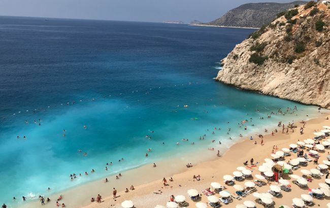 Морской отдых по карману. Названы топ-10 самых дешевых пляжей Европы в 2023 году