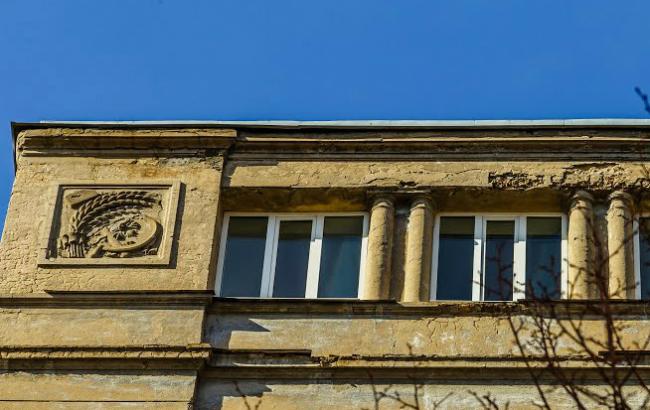 Київрада планує прибрати з будівель "серпи та молоти" та зображення Леніна