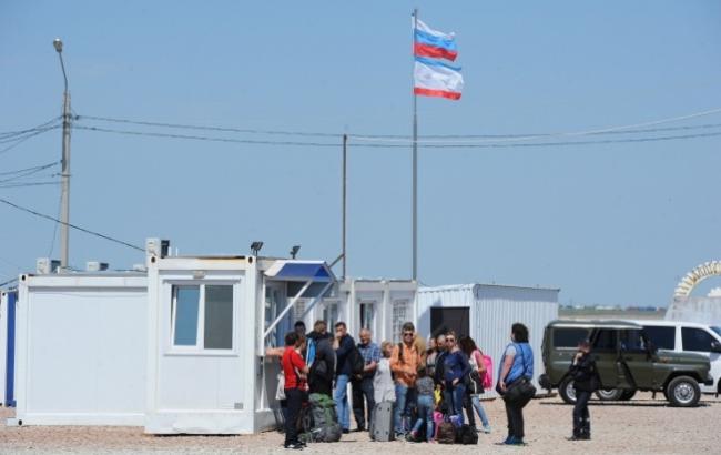 На въезде в Крым у украинцев изымают паспорта