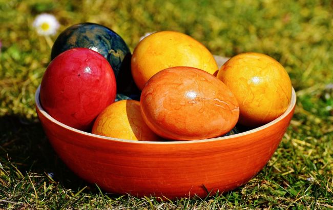 Як пофарбувати яйця на Великдень і не отруїтися: названі небезпечні барвники
