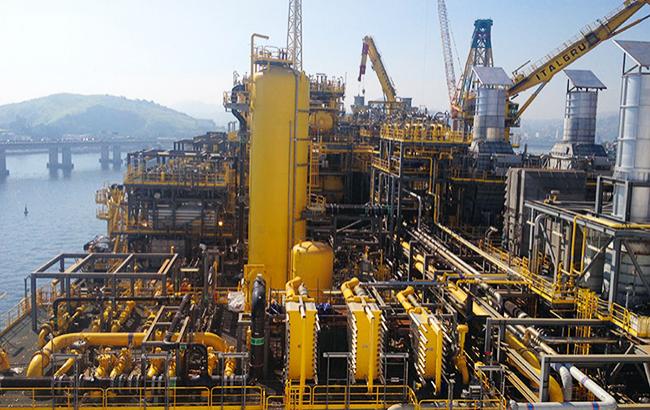 Пожежа в Нідерландах: Shell призупинила роботу найбільшого нафтозаводу