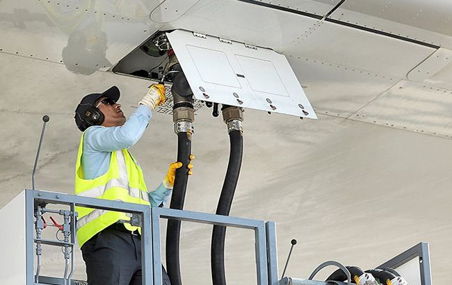 США пригрозили санкціями компаніям, які продають Венесуелі авіапаливо