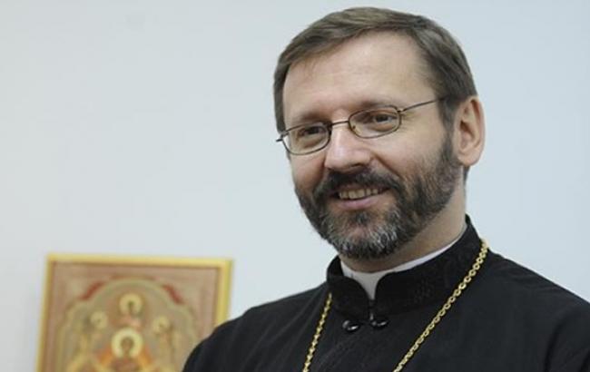 Священик звернувся до пастви, яка думає про еміграцію