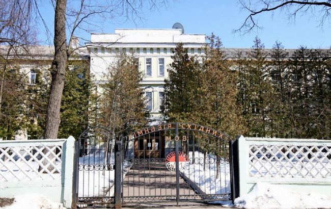 В одной из киевских гимназий разгорелся скандал. Директор плюнула в лицо учителю