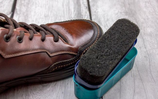 Ці засоби чудово замінять крем для взуття: вони є у кожному будинку