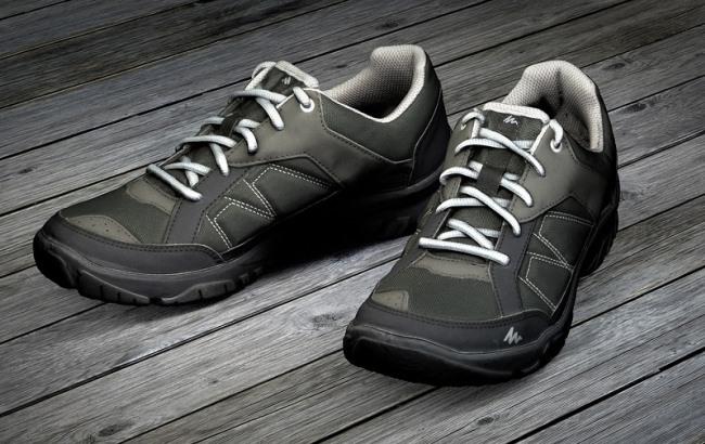 У Британії відвідувач ресторану позичив черевики у безхатченка