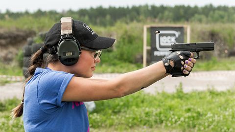 В Полтаве девушка застрелила работника тира