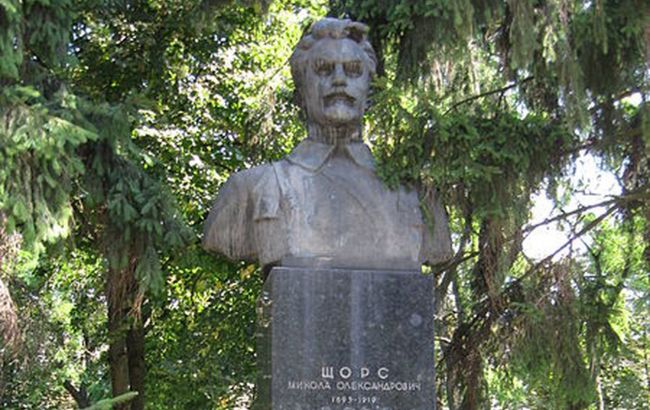 У Чернігові знесли ще 2 пам'ятника радянським діячам