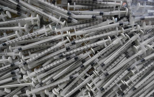 Использованный шприц: Супрун рассказала, что делать при ранении