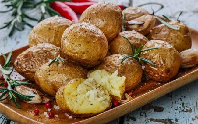 Готовим вкусную картошку "в мундире" без плиты всего за 15 минут!