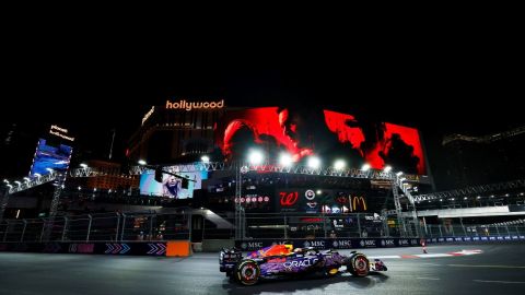 Формула-1 в неоне, вояж НХЛ в Европу и экзамен Нидерландов: анонс выходных в спорте