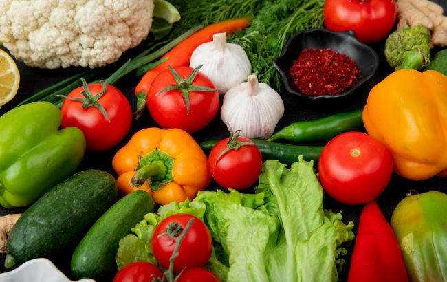 Корисні чи шкідливі: чи варто їсти тепличні овочі взимку