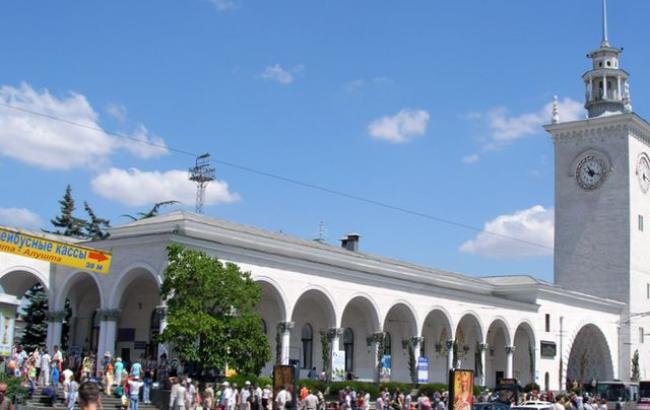 В окупованому Криму "влада" старанно позбавляється від українських символів