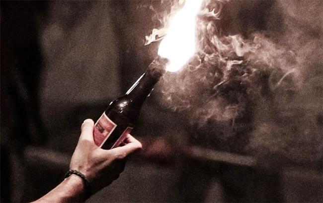 "Це ганебний шлях": в Ужгороді коктейлем Молотова закидали приміщення спілки угорців