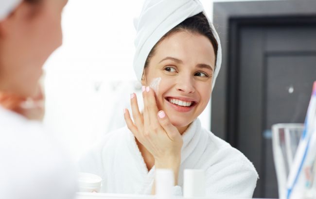 Как ухаживать за кожей, когда нет воды: косметолог поделилась полезными советами