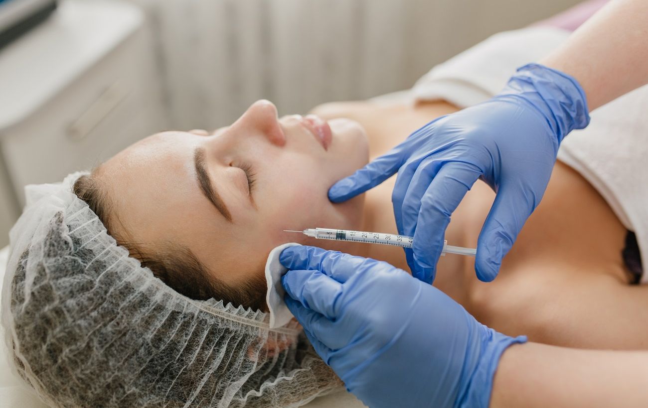 Лікарі пояснили, чому "уколи краси" можуть бути небезпечними і назвали головний ризик