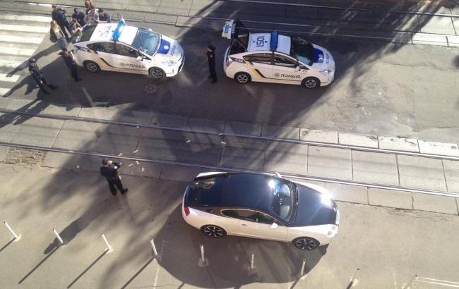 Полиция остановила Bentley: водитель стал бросаться долларами