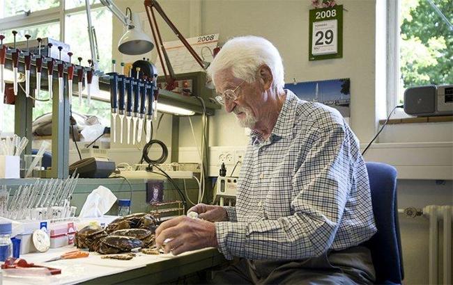 Помер лауреат Нобелівської премії з хімії