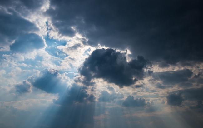 Синоптик предупредила Украину о дождях с грозами