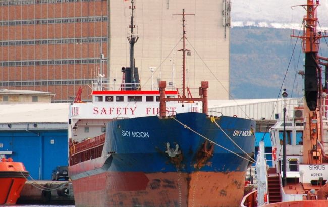 Прокуратура объявила подозрение капитану судна Sky Moon за посещение портов Крыма