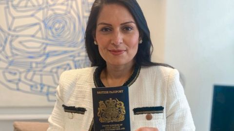 Британия введет новые паспорта после Brexit