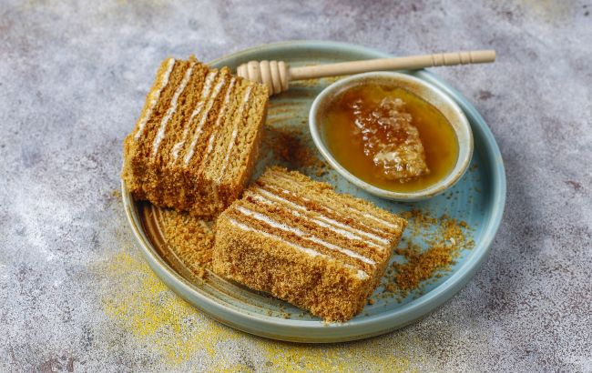 Битва за "Медовик". Рецепт "російського" торта у NYT розлютив українців