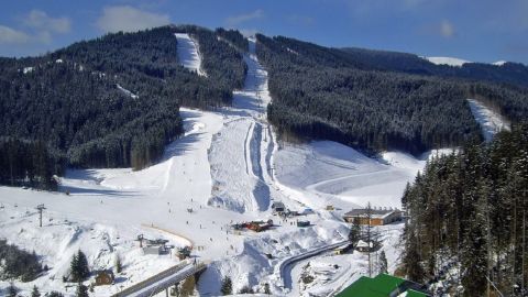 Доступні ціни на популярному курорті: де можна відпочити в Карпатах у грудні