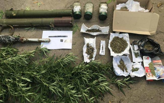 В Днепропетровской области у мужчины изъяли пистолет и взрывчатку