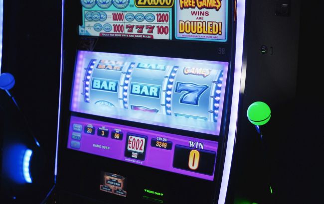 Працювали під прикриттям поліцейських: у Києві та Одесі ліквідували підпільний гральний бізнес