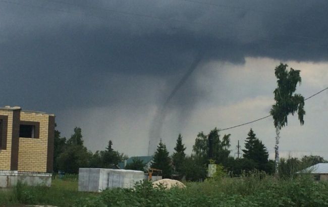 На Чорному морі біля Кубані утворилися два смерчі