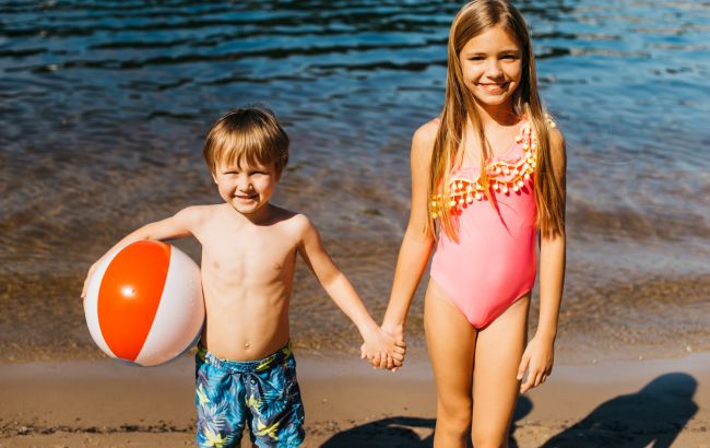 Небезпечно для життя. Інструктор з плавання назвала колір купальника, який не можна купувати дитині