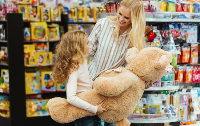 Без сліз і крику: як правильно відмовити дитині у новій іграшці в магазині