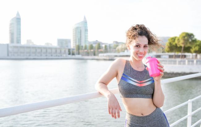 Чи безпечно вживати спортивні напої на кожному тренуванні? Відповідь експерта