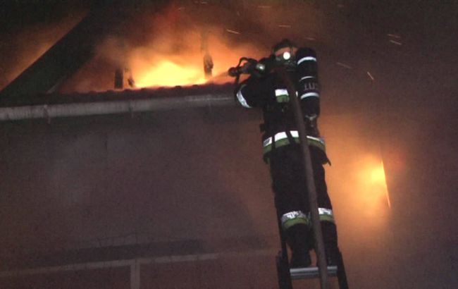 В Луганской области на пожаре дома погибли 2 человека