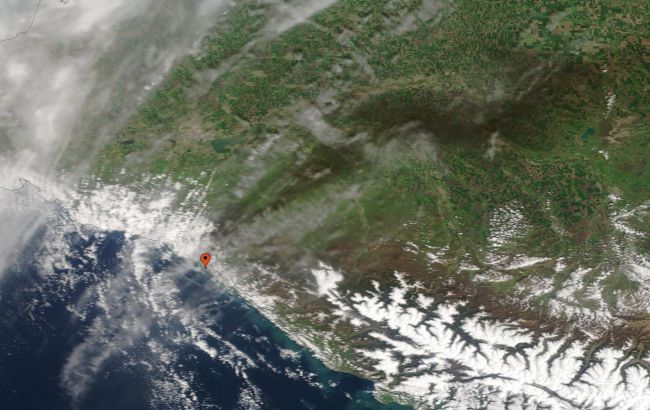 Дим від пожежі в Туапсе розтягнувся більш ніж на 300 км (фото)