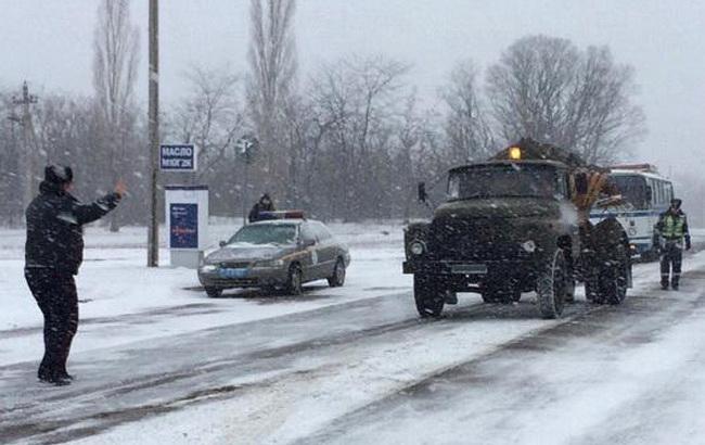 У Миколаївській області частково відновлено рух автотранспорту