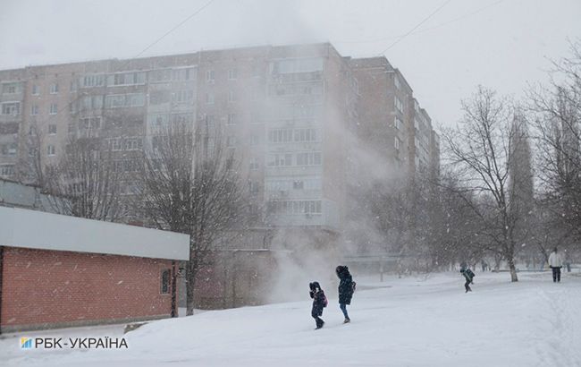 Сильный ветер, снег и метели: в Украине объявили штормовое предупреждение