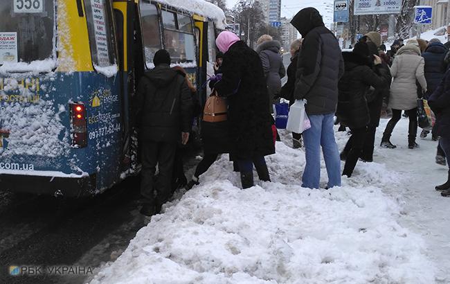 В Виннице возмутились ужасным состоянием остановок и пешеходных переходов после снегопада (фото)