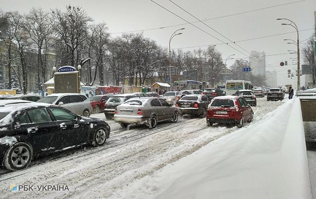 Погода на сьогодні: в Україні сніг, температура до +8