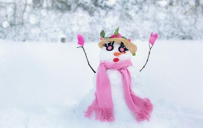 Немного креатива: жители Кривого рога лепят странных существ из снега
