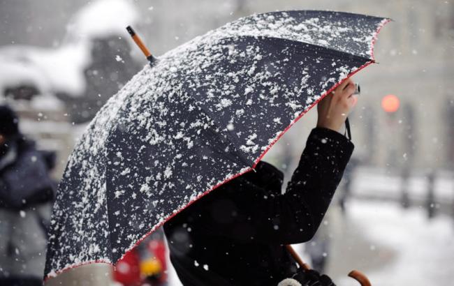 Дощі зі снігом: в Україні різко зміниться погода на вихідні