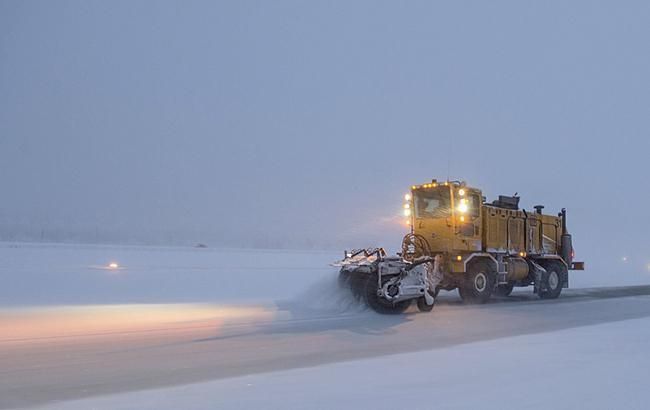 У Херсоні через негоду закрили дороги для вантажівок