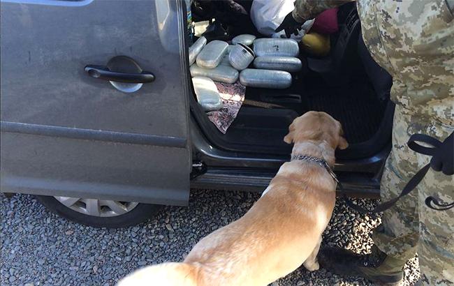 На админгранице с Крымом обнаружили более 17 кг наркотиков