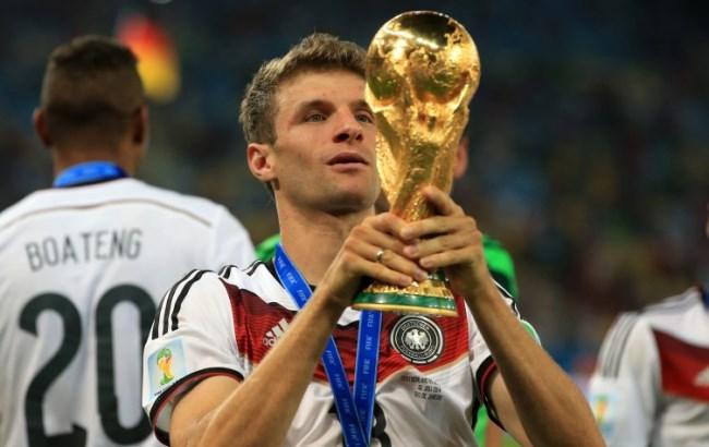 Відомий футболіст збірної Німеччини красиво "позбувся" журналістів