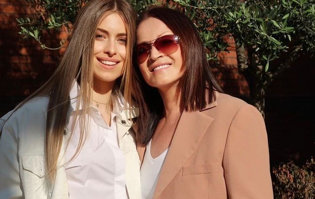 "Какие все красивые": внучка Софии Ротару умилила семейным снимком