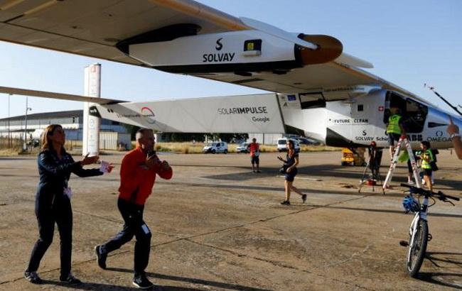 Сонцеліт Solar Impulse 2 завершив навколосвітню подорож