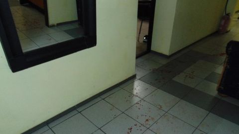 У столичному хостелі чоловік напав з ножем на сусідів