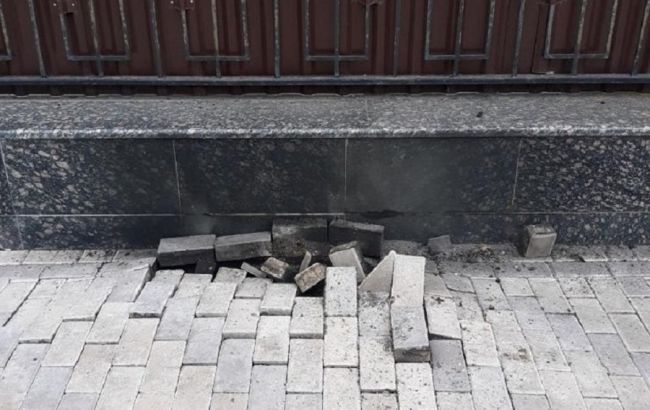 Возле посольства РФ в Киеве произошел взрыв
