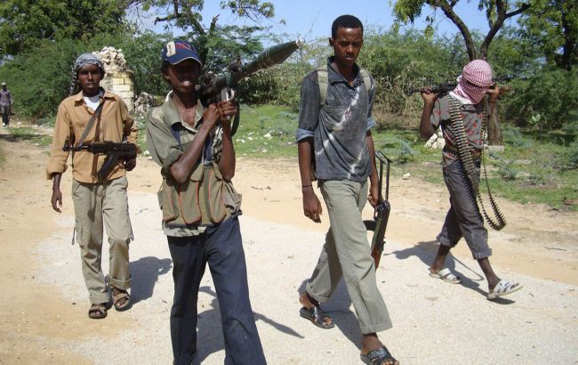 Возле аэропорта в Сомали боевики подорвали автомобиль со взрывчаткой и стреляли из миномета